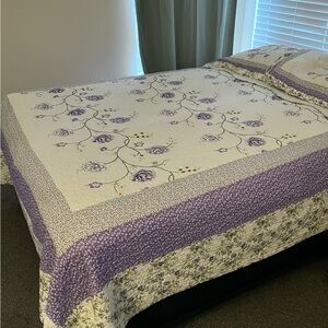 Purple Floral Queen Quilt with 2 Pillow Covers